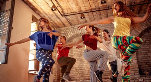 הצעד הנכון-בית הספר לריקודים סלוניים ולטיניים